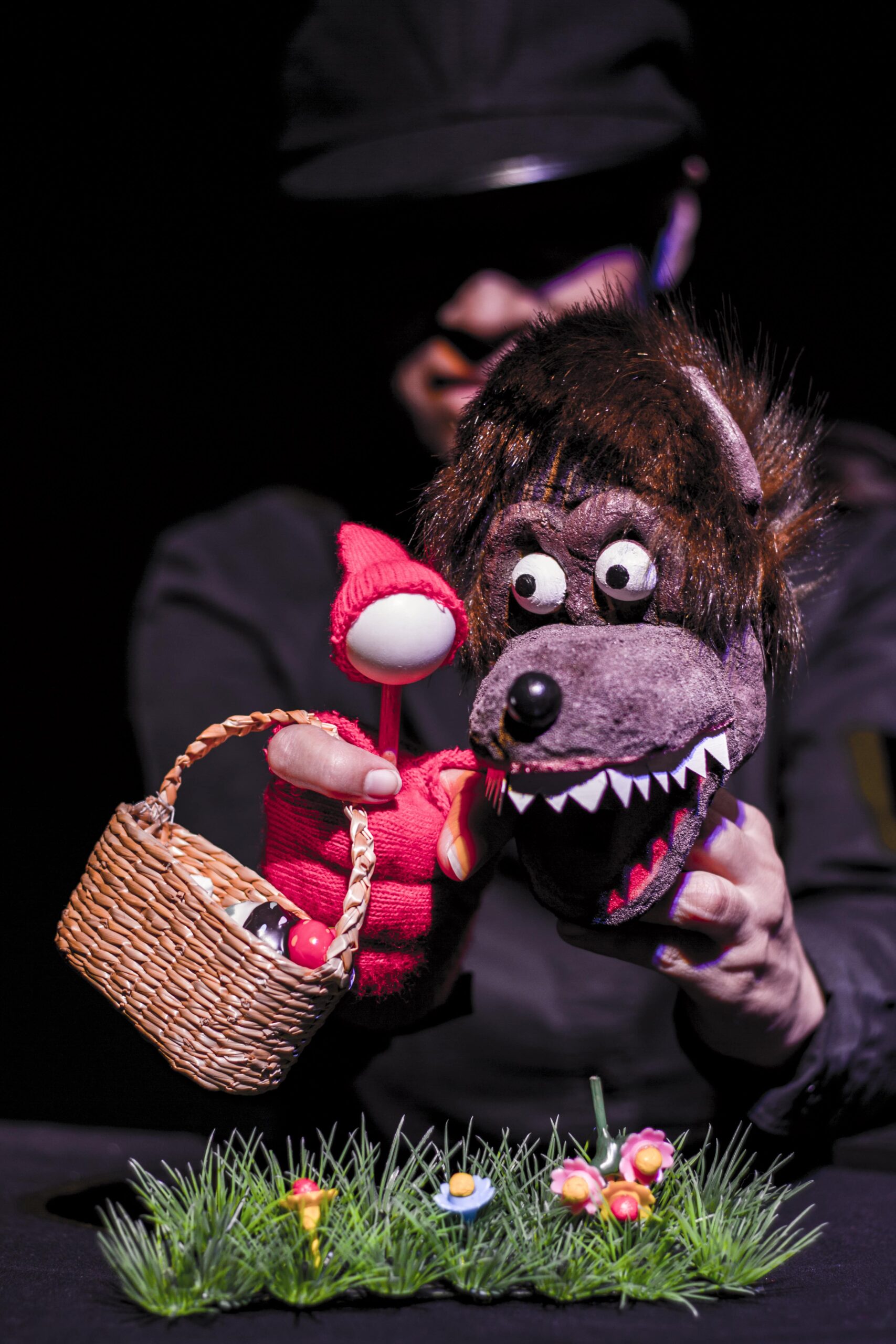 Image for: El teatro más pequeño del mundo · Teatro familiar